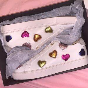 Kurt Geiger London
Lane Love (Worn)